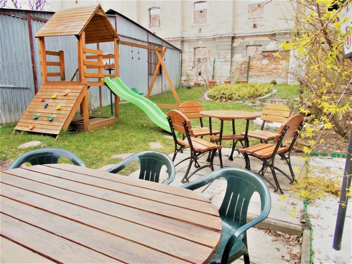 Dom Goscinny Ela Hostel *
